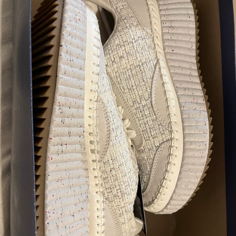 Stylish Cream Textured Sneakers